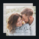 Save The Date Typographie manuscrite moderne mariage 1 photo enr<br><div class="desc">Typographie moderne classe mariage audacieux enregistrer le carte photo date1. Avec une typographie moderne et élégante et un design de fond rayé. Les couleurs peuvent être customisées.</div>