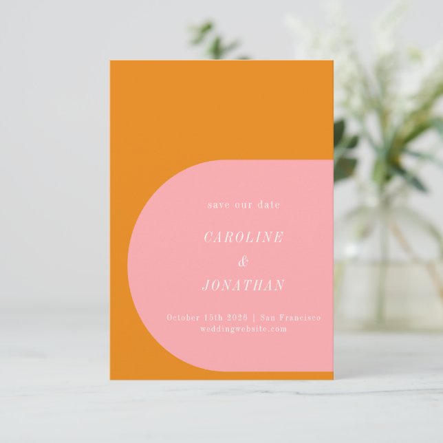 Save The Date Typographie rose et orange géométrique simple (Debout devant)