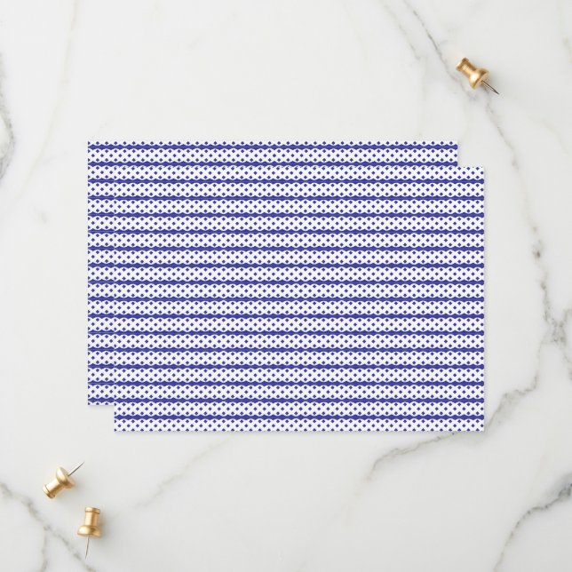 Save The Date Un ciel bleu vif avec des nuages blancs épars. (Devant/Arrière en situation)