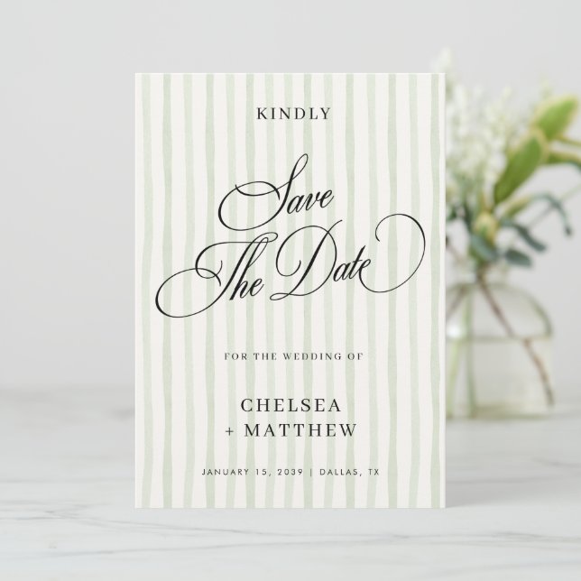 Save The Date Vert sauge rayé classique script et photo mariage (Debout devant)