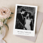 Save The Date Vintage simple Elegant Texte et Mariage photo<br><div class="desc">Présentez notre Vintage moderne simple élégant texte et mariage photo Enregistrer la date! Ce mariage boho magnifiquement conçu,  à l'exception de la carte de date,  comporte un minimum de photo noir et blanc sur le devant,  parfait pour n'importe quel type de mariages.</div>