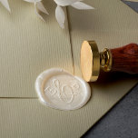 Sceau De Cire Autocollant Initiales simples de Mariage chic<br><div class="desc">Un design classique et intemporel avec une élégante carte de script qui sépare les deux premières lettres des noms du couple. Nous avons laissé suffisamment d'espace pour que les initiales de lettre soient utilisées, y compris les lettres plus longues comme "m" et "w". Un design élégant et charmant d'enveloppe sceau,...</div>