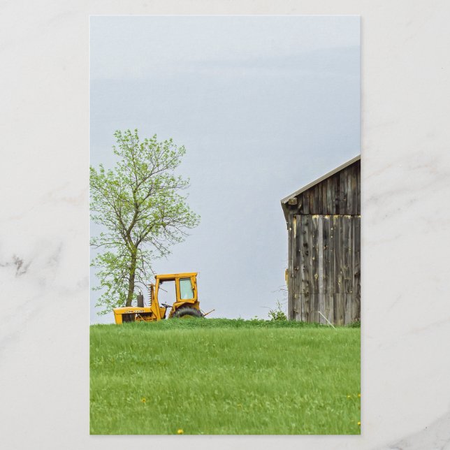 Scène De Grange Avec Tracteur (Devant)