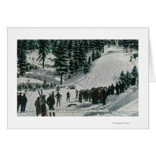 Scène de sports d'hiver à la montagne de