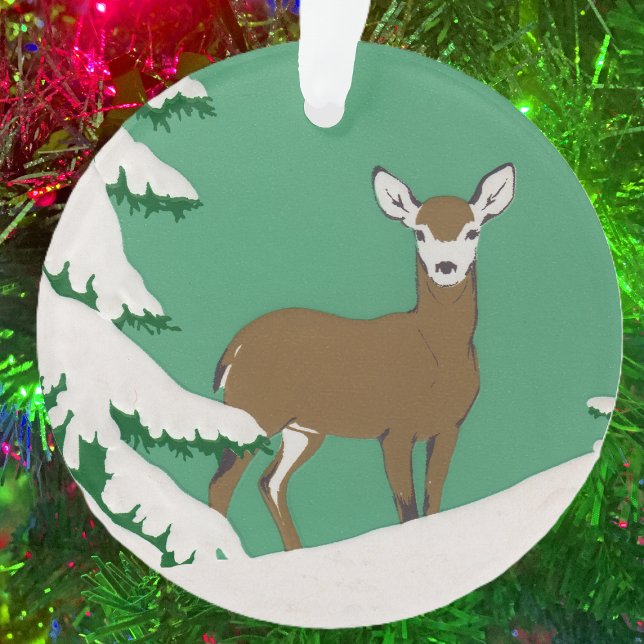 Scène hivernale de la neige cerf Pine Tree (White face brown female deer standing in snow by pine tree on mint green ceramic ornament.)