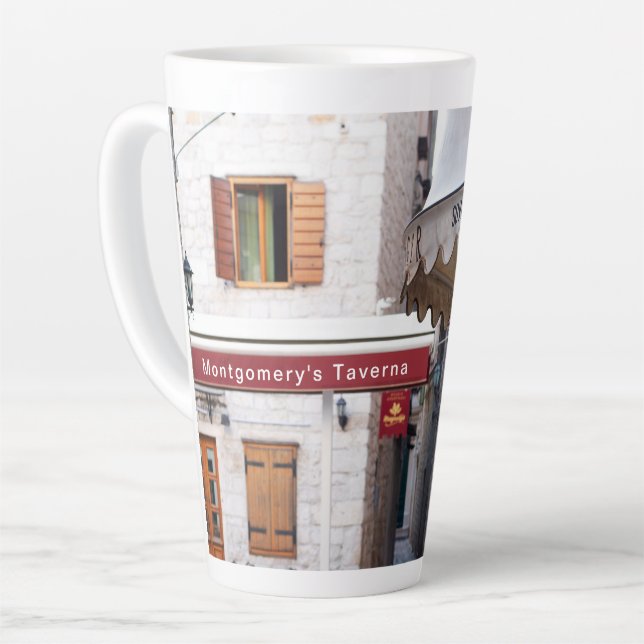 Scène méditerranéenne personnalisée Latte Mug (Angle gauche)