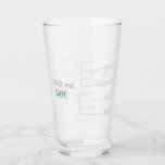 Science Lab Beaker Verre de boisson personnalisée<br><div class="desc">Pour l'amateur de science dans votre vie. Ce verre est fait pour ressembler à un morceau de verrerie de laboratoire, avec graduations pour un bécher de 250 ml. Vous pouvez même le personnaliser avec vos initiales ou votre nom, comme vous le feriez dans un environnement de laboratoire. Le design est...</div>
