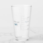 Science Lab Beaker Verre de boisson personnalisée<br><div class="desc">Pour l'amateur de science dans votre vie. Ce verre est fait pour ressembler à un morceau de verrerie de laboratoire, avec graduations pour un bécher de 250 ml. Vous pouvez même le personnaliser avec vos initiales ou votre nom, comme vous le feriez dans un environnement de laboratoire. Le design est...</div>