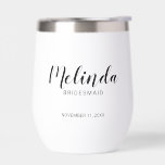 Script moderne, Bridesmaitres personnalisées<br><div class="desc">Script moderne Bridesmaids personnalisées Can Glass avec le nom de la femme d'honneur personnalisée en noir style de police script moderne avec titre et date mariage dans le style de police sans serif moderne sur arrière - plan blanc. Aussi parfait pour Maid of Honor, Flower Girl, Mother of the Bride,...</div>