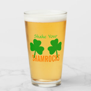Secouez votre verre de fête Shamrock