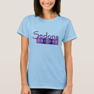Sedona Arizona dans le T-shirt fuchsia