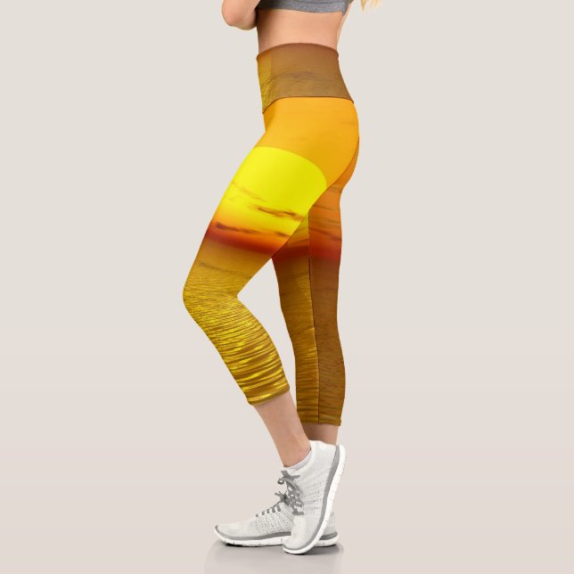 Serene Sunset Capri Leggings avec design naturel (Gauche)