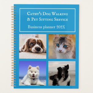 Service de marche pour chien assis avec un animal