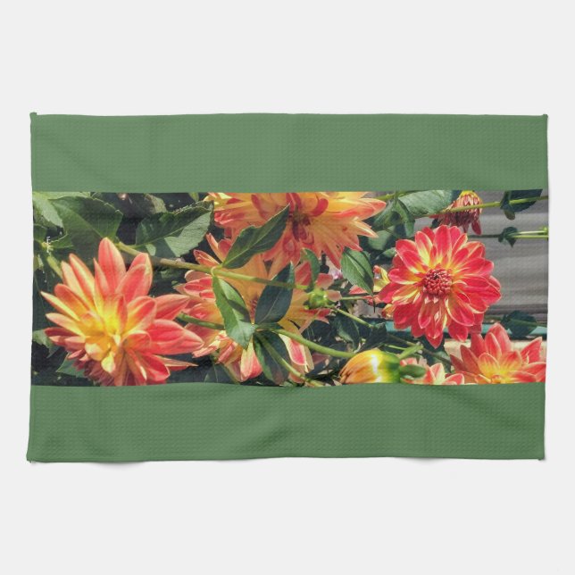 Serviette avec grappe de dahlias orange et jaune (Horizontal)