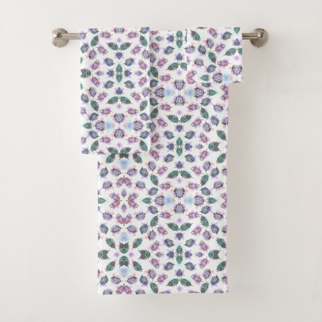 Serviette avec motif floral et géométrique complex (En situation)