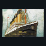 Serviette d'anniversaire de RMS Titanic 100th<br><div class="desc">Serviette commémorative de 100th anniversaire de Titanic.</div>