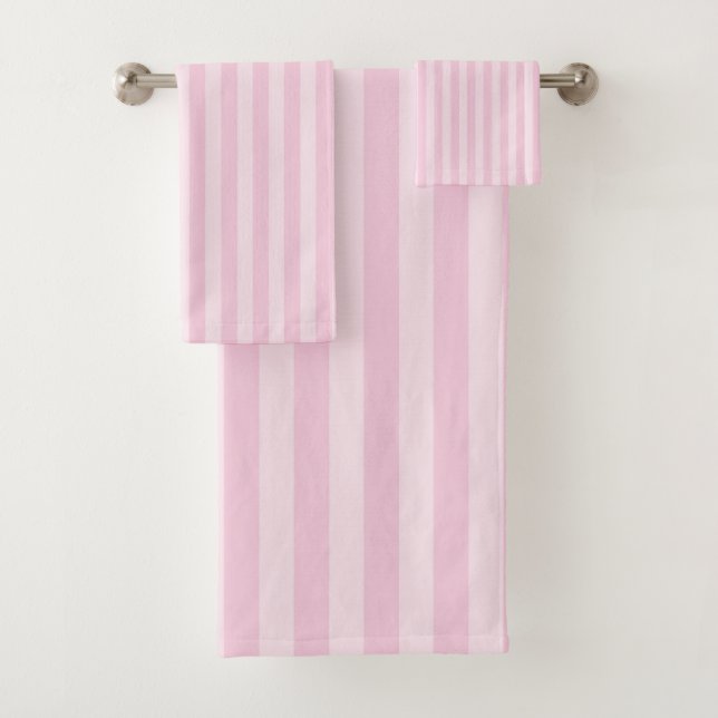 Serviette de bain à rayures roses  (En situation)