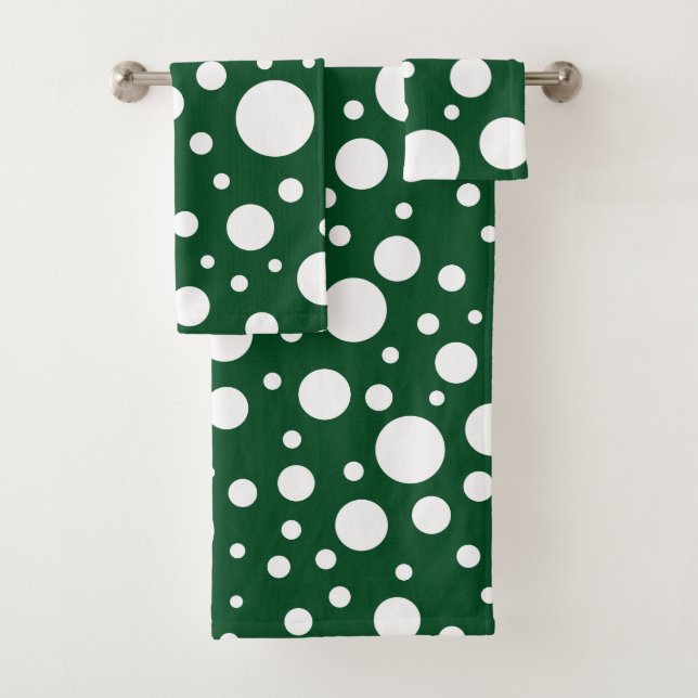 Serviette de bain aux points verts (En situation)