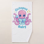Serviette de bain Octopus Baby<br><div class="desc">Craquez pour cette adorable pieuvre bébé au style kawaii, habillée d'un petit t-shirt bleu et entourée d'étoiles scintillantes ! Un design marin plein de douceur et de bonne humeur, parfait pour les amoureux de la mer, les parents, et tous les fans d'animaux marins mignons. Idéal comme cadeau original pour un...</div>