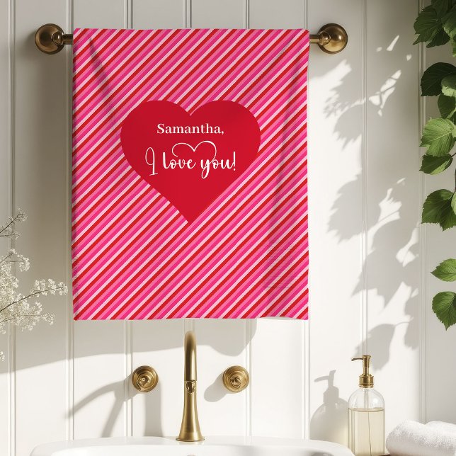 Serviette de bain personnalisée romantique pour la (Romantic Personalized Valentine Bath Towel Hearts)