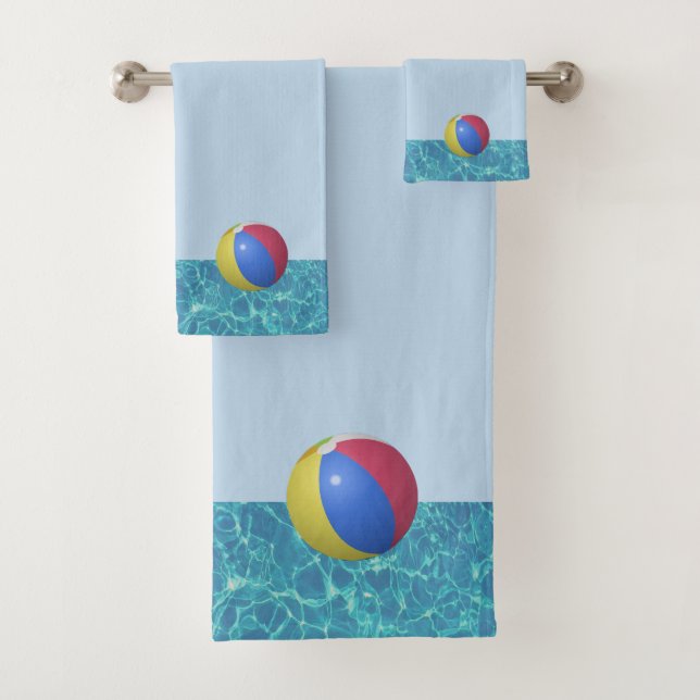 Serviette de bain piscine eau bleue & ballon de pl (En situation)