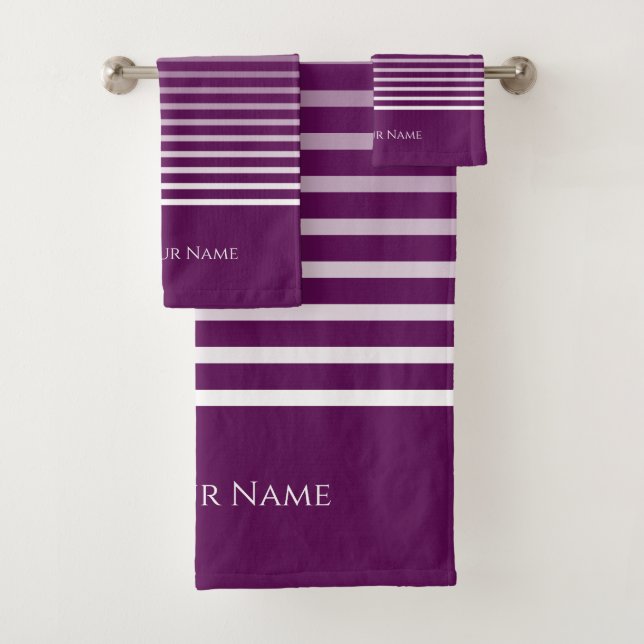 Serviette de bain Plum Name & Fading Stripes  (En situation)