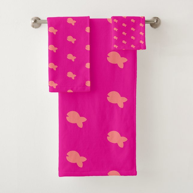 Serviette de bain pour enfants rose vif motif pois (En situation)
