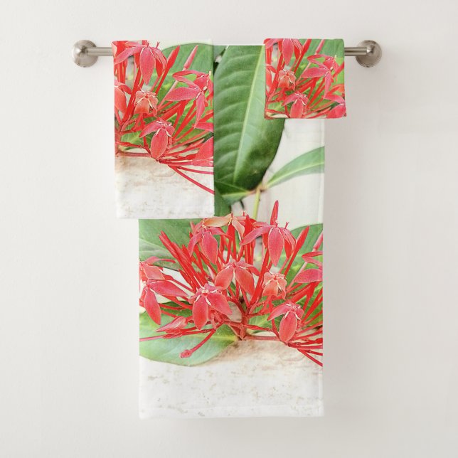 Serviette de bain Red Jungle Geranium Oasis (En situation)