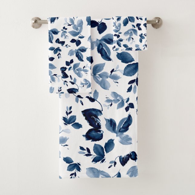 Serviette de bains en aquarelle bleu marine (En situation)