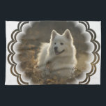 Serviette de cuisine de Samoyed<br><div class="desc">Chien blanc de samoyed dans un domaine.</div>