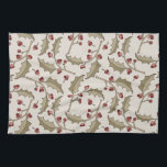 Serviette de cuisine Holly de Noël<br><div class="desc">Fleur de vacances traditionnelle en rose tendre et rouge avec feuilles vert poussiéreux sur un arrière - plan gris clair.</div>