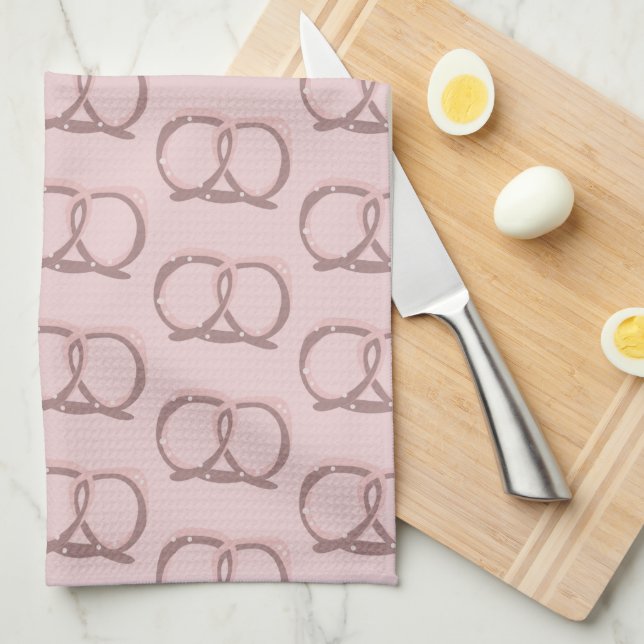 Serviette de cuisine rose Motif Pretzel Twist salé (Quart Plié)
