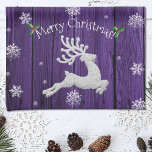 Serviette de cuisine violette Rustique Reindeer de<br><div class="desc">Ajoutez une touche de vacances à votre cuisine avec cette serviette de cuisine pourpre rustique Reindeer de Noël. Le design des serviettes est orné d'un arrière - plan en bois rustique violet avec un renne de Noël orné de flocons de neige en chute. Autres cadeaux et objets de vacances disponibles...</div>