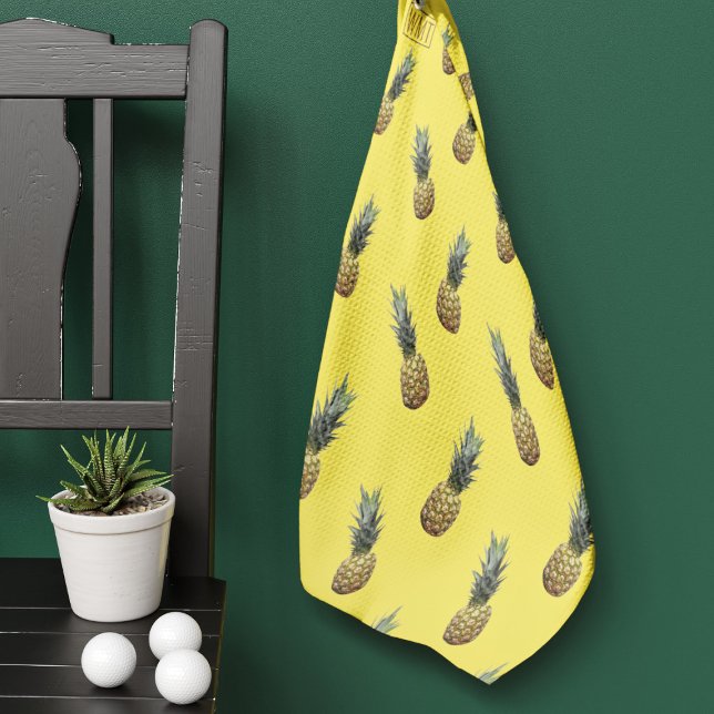 Serviette de golf à motif de ananas tropical (🍍If you love yellow and pineapples and golf. Boom! Add your initials! 🍍)
