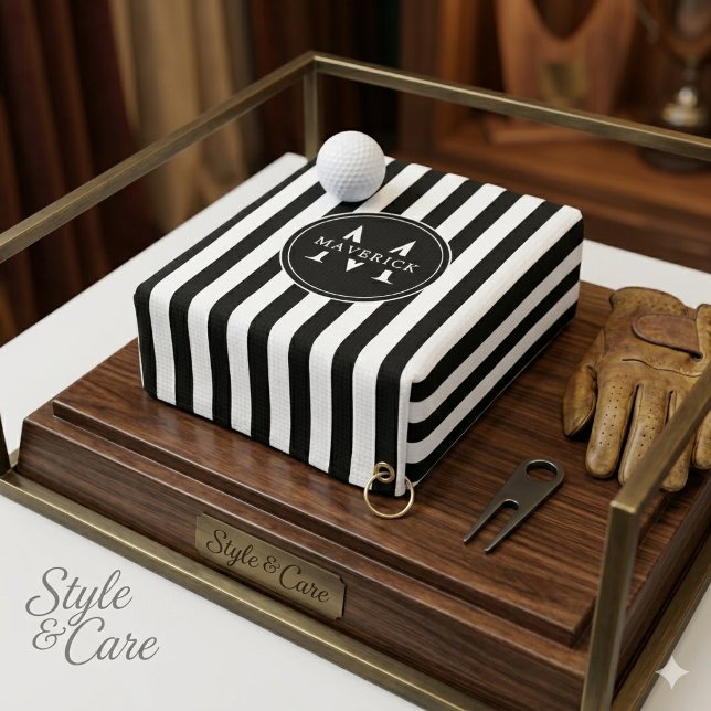 Serviette de golf à rayures noires et blanches ave (Custom Initial Name Black White Stripe Golf Towel)