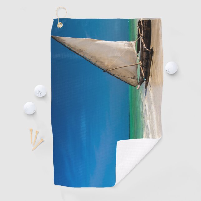 Serviette De Golf Bateau de pêche traditionnel sur la plage (En situation)