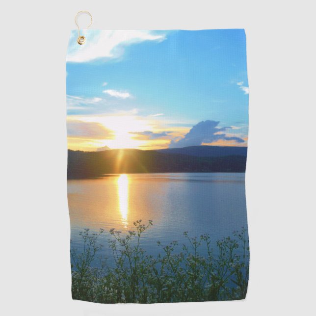 Serviette De Golf Coucher de soleil bleu sur le lac (Devant)