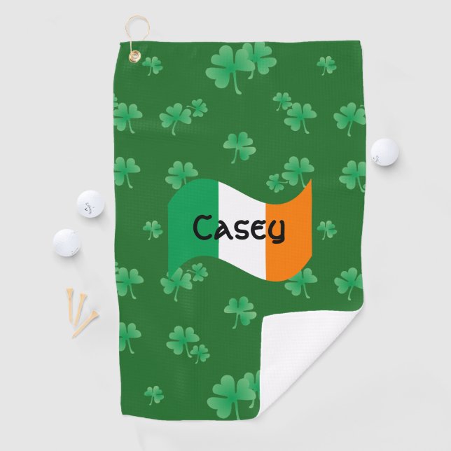 Serviette De Golf Drapeau irlandais avec Shamrock Personnalisé (En situation)