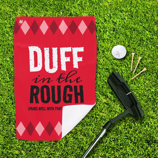 Serviette De Golf Drôle de Rouge Argyle Duff dans le Brut (duff in the rough red argyle golf towel with putter, ball, and 3 tees on the golf green)