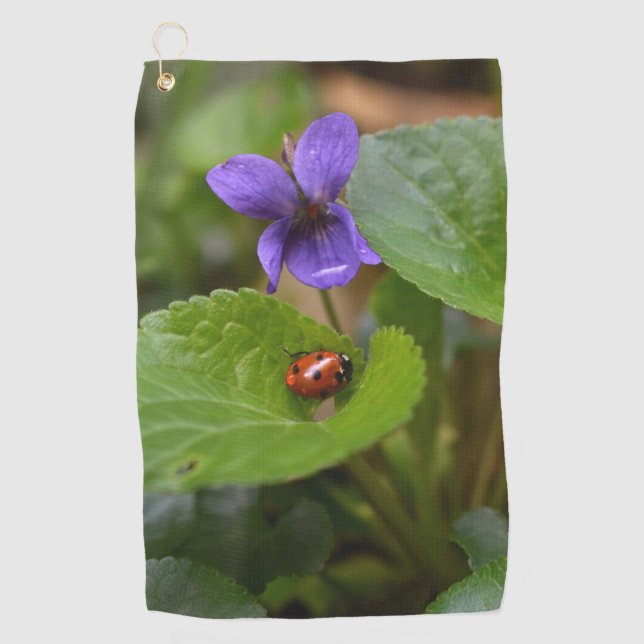 Serviette De Golf Ladybug sur les fleurs de violet doux (Devant)