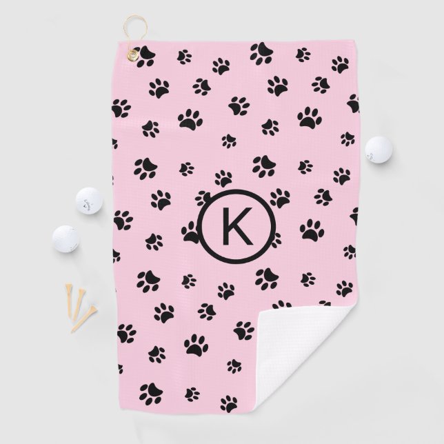 Serviette De Golf Monogramme Empreintes de Patte Noires sur Fond Ros (En situation)