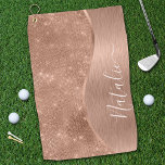 Serviette De Golf Parties scintillant métal Rose or personnalisé<br><div class="desc">Personnalisez facilement ce métal brossé or rose et la serviette de golf à parties scintillant imitation glamour à motif  avec votre propre nom personnalisé.</div>