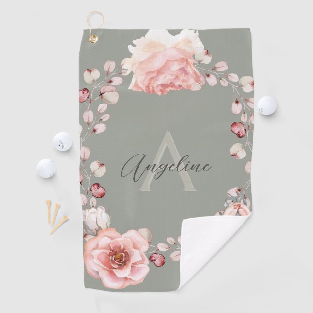 Serviette De Golf Rose d'aquarelle Wreath personnalisée | Vert sage (En situation)