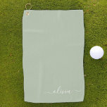 Serviette De Golf Sage Green Minimaliste Moderne Monogramme Élégant<br><div class="desc">Découvrez notre collection moderne minimaliste de monogramme Sage Green : Élégez votre esthétique avec une sophistication sereine et une élégance intemporelle. Notre collection présente des designs minimalistes dans une teinte verte sage et tranquille, complétés par des monogrammes raffinés adaptés à votre style personnel. De la papeterie polie aux accessoires polyvalents,...</div>