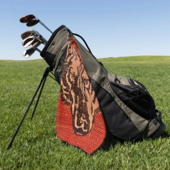 Serviette De Golf Tête de loup sur fond rouge  (Wolf Head on Red poly blend D: 16" x 24". Grommet brass plated hook. Machine washable.
 )