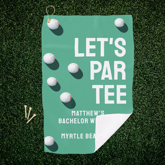 Serviette De Golf Voyage de golf de garçon personnalisé Par Tee Let' (Green Golf towel with Large typography reading LET'S PAR TEE and custom text for your bachelor party)