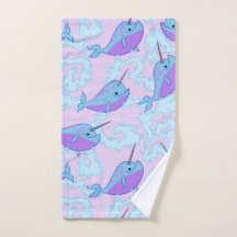 Serviette de main heureuse de motif de Narwhal