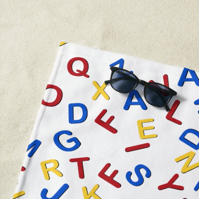 Serviette De Plage ABC Lettres Rouge Jaune Bleu Plage Serviette (En situation)