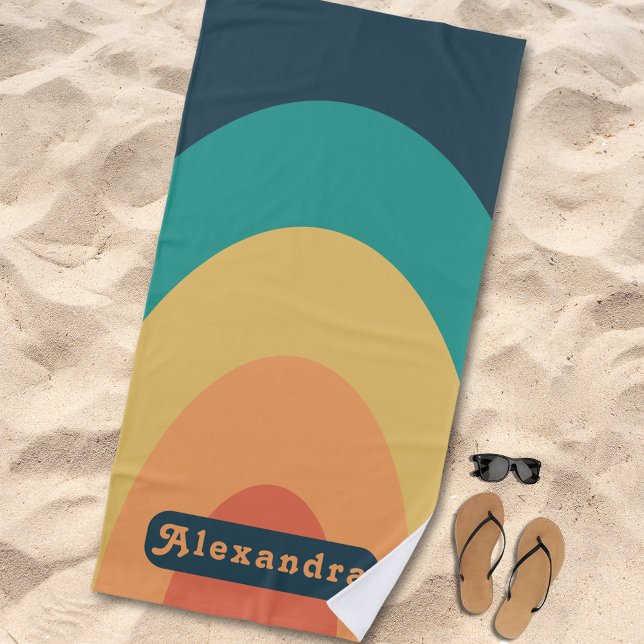 Serviette De Plage Arche Rétro Personnalisée Groovy Orange Bleu (Retro arch groovy typography custom name beach towel blue teal green yellow orange funky 70s vintage)