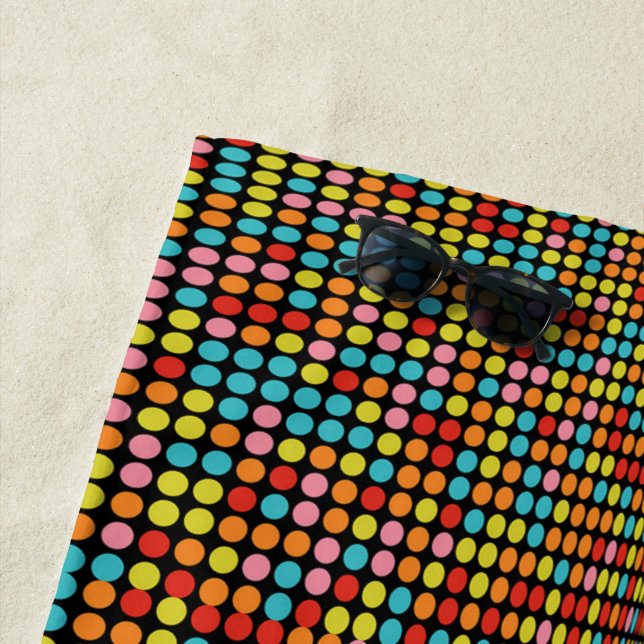 Serviette de plage aux cercles d'Op Art rétro des  (En situation)